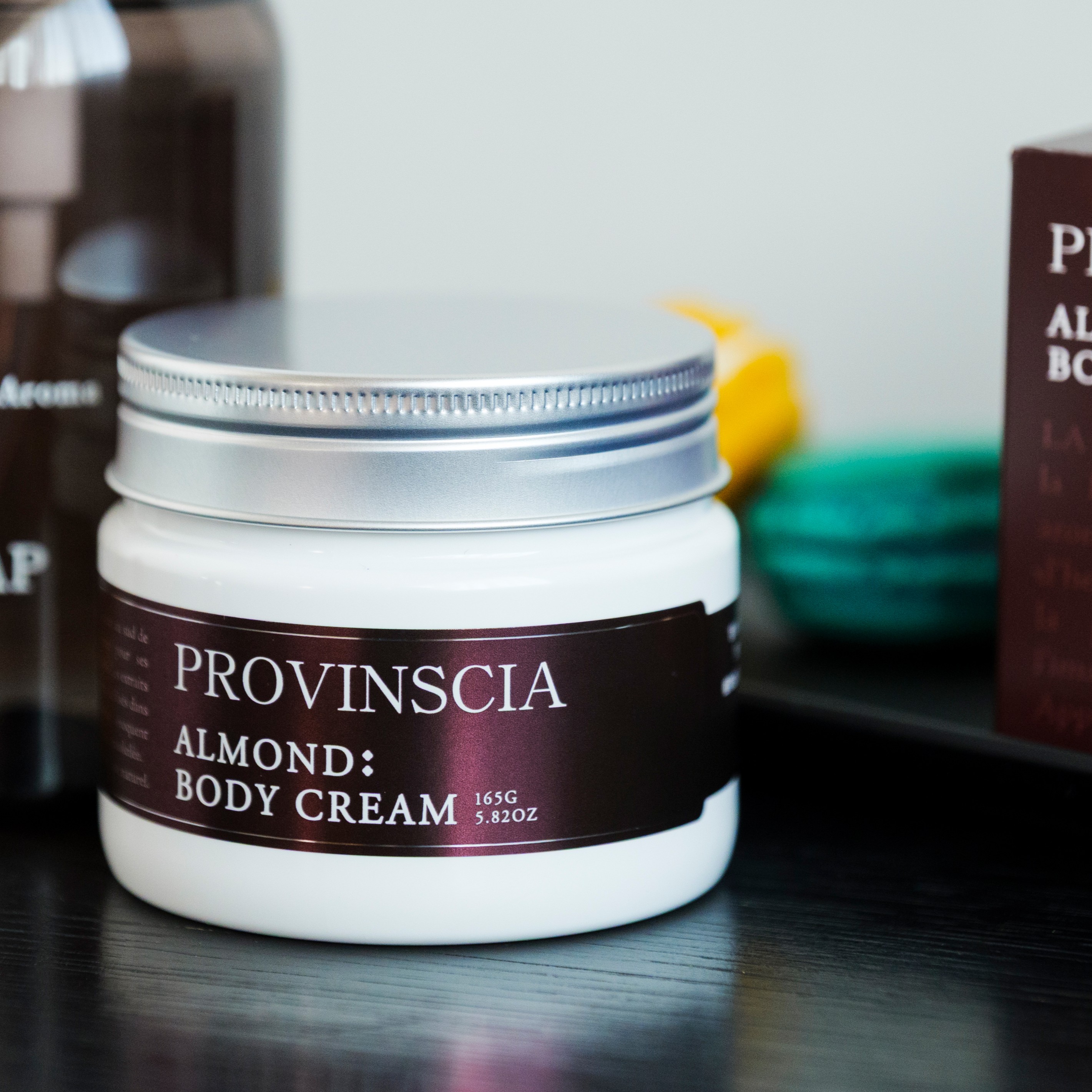 プロバンシア フレグランスボディクリーム(アーモンドの香り)